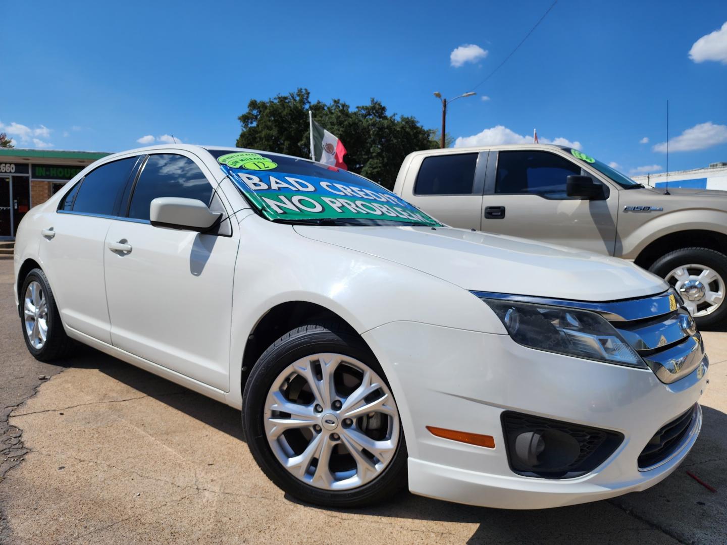 2012 WHITE Ford Fusion se (3FAHP0HG8CR) , AUTO transmission, located at 2660 S.Garland Avenue, Garland, TX, 75041, (469) 298-3118, 32.885551, -96.655602 - Welcome to DallasAutos4Less, one of the Premier BUY HERE PAY HERE Dealers in the North Dallas Area. We specialize in financing to people with NO CREDIT or BAD CREDIT. We need proof of income, proof of residence, and a ID. Come buy your new car from us today!! This is a Super Clean 2012 FORD FUSIO - Photo#0